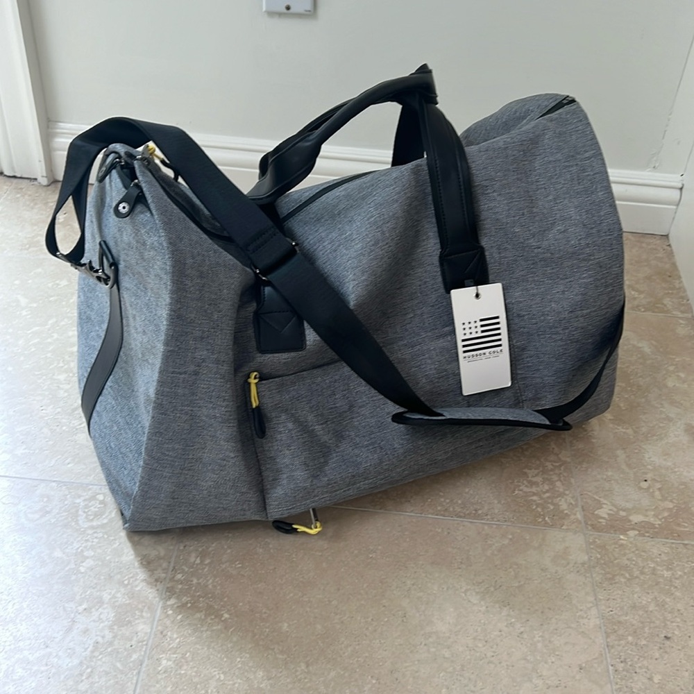 Hudson Cole 2-1 Garment Bag & Duffle Tote NWT